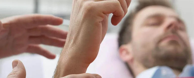 Gestes pendant une séance d’hypnose